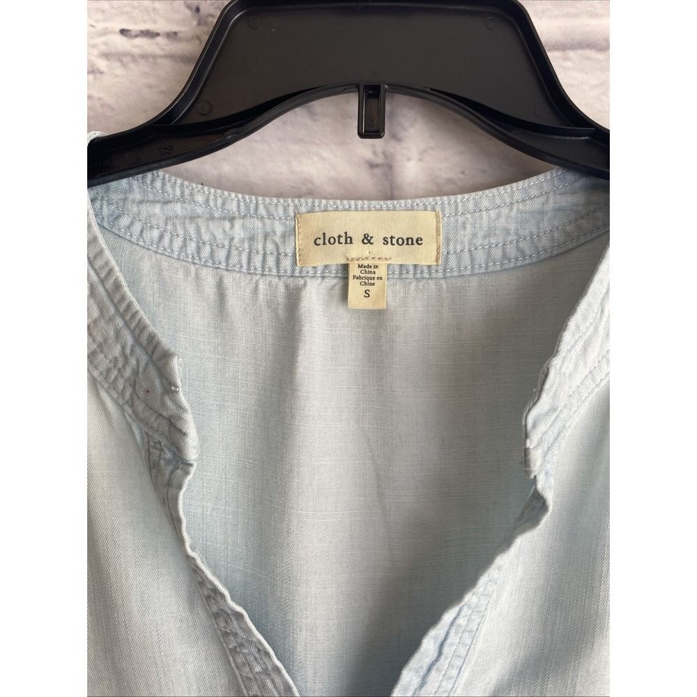 Cloth & Stone Boho Coastal Split Neck Chambray Lyocell Bell Sleeve Blouse Small - Picture 3 of 8
